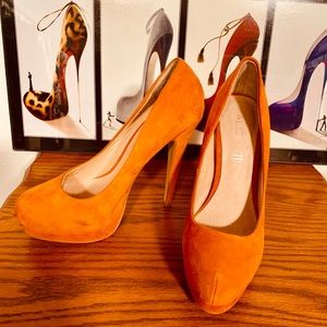 NIB 🧡 ALDO Orange suede pumps
